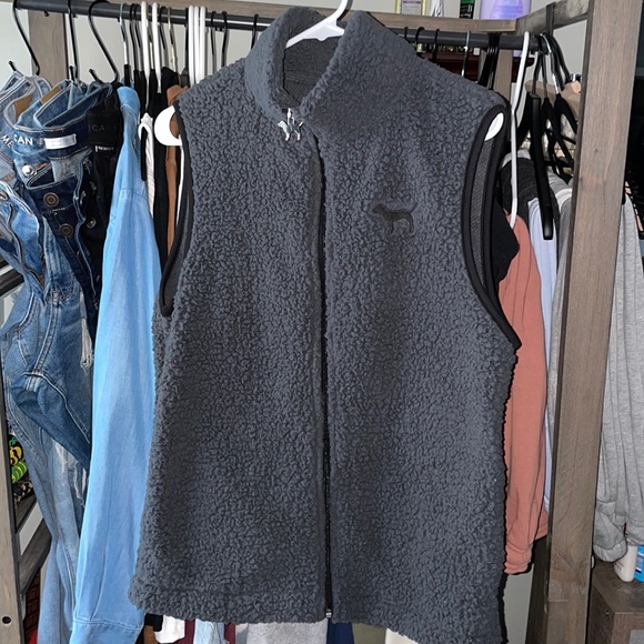 PINK Victoria’s Secret NWOT Sherpa Vest size Small - Picture 1 of 4